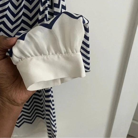 Joie Blouse Womens Sz S Relaxed Whimsy Agnella 100% Silk Chevron V-Neck  Office - Picture 4 of 8